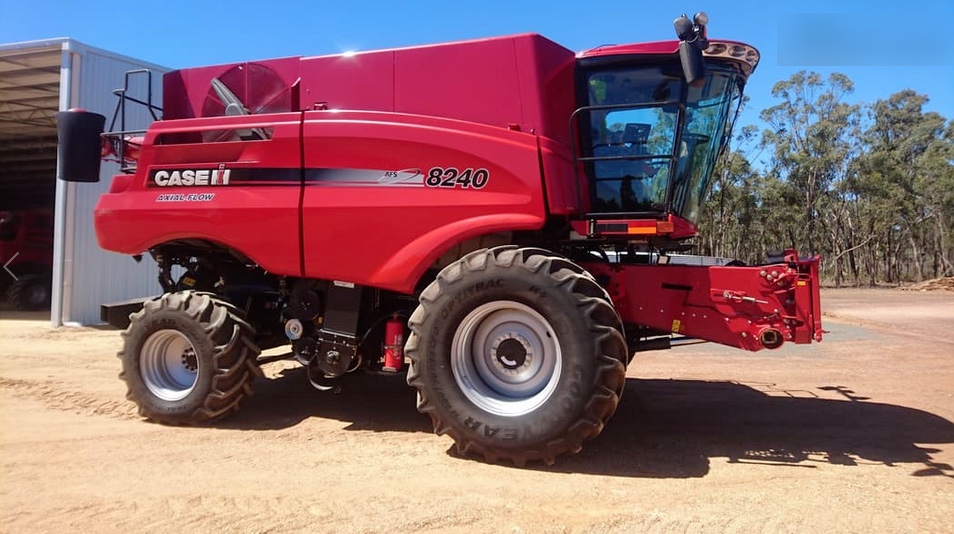 2015 Case IH 8240 Axial Flow Combine Harvester with 40ft MacDon D65